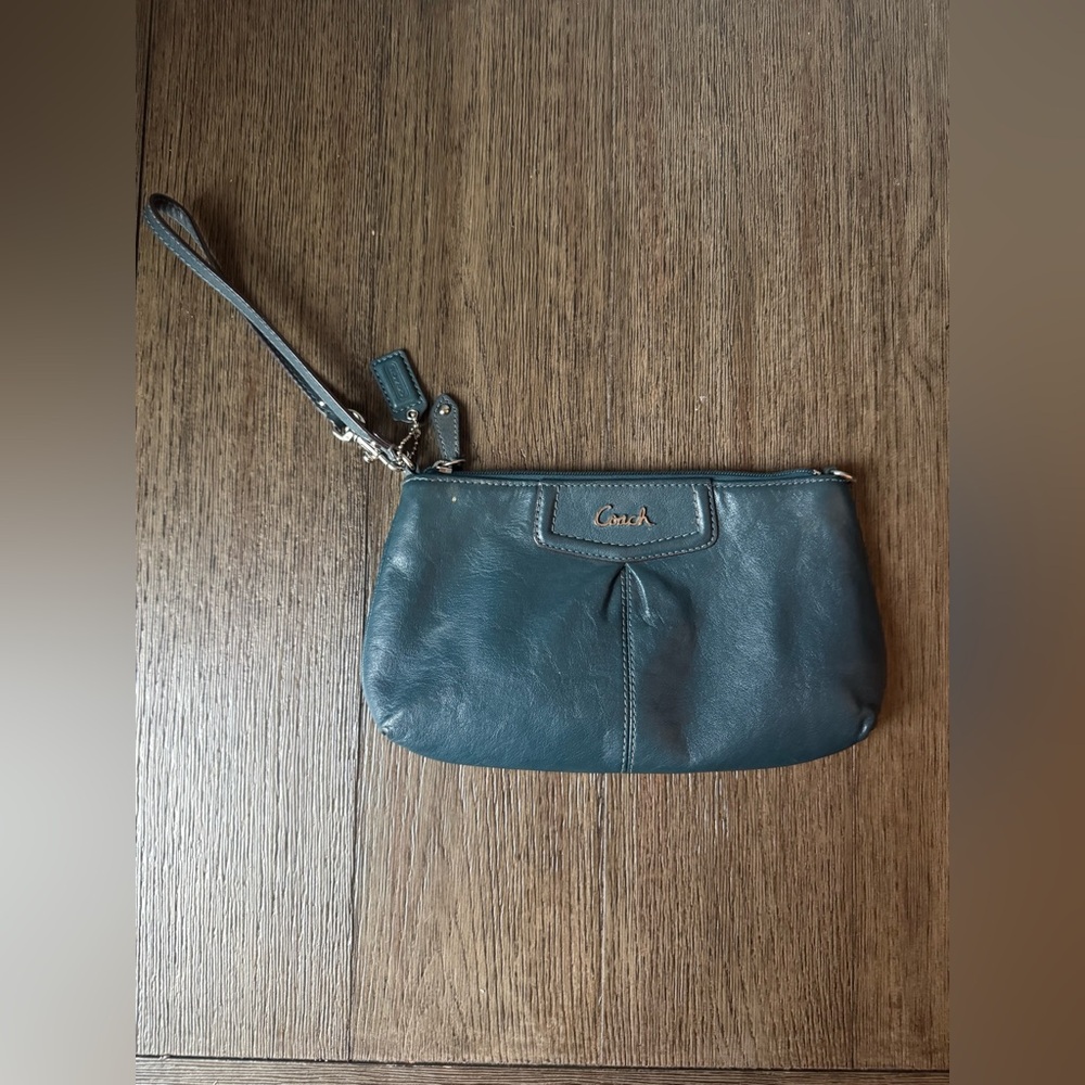 COPY - EUC coach wristlet bag.